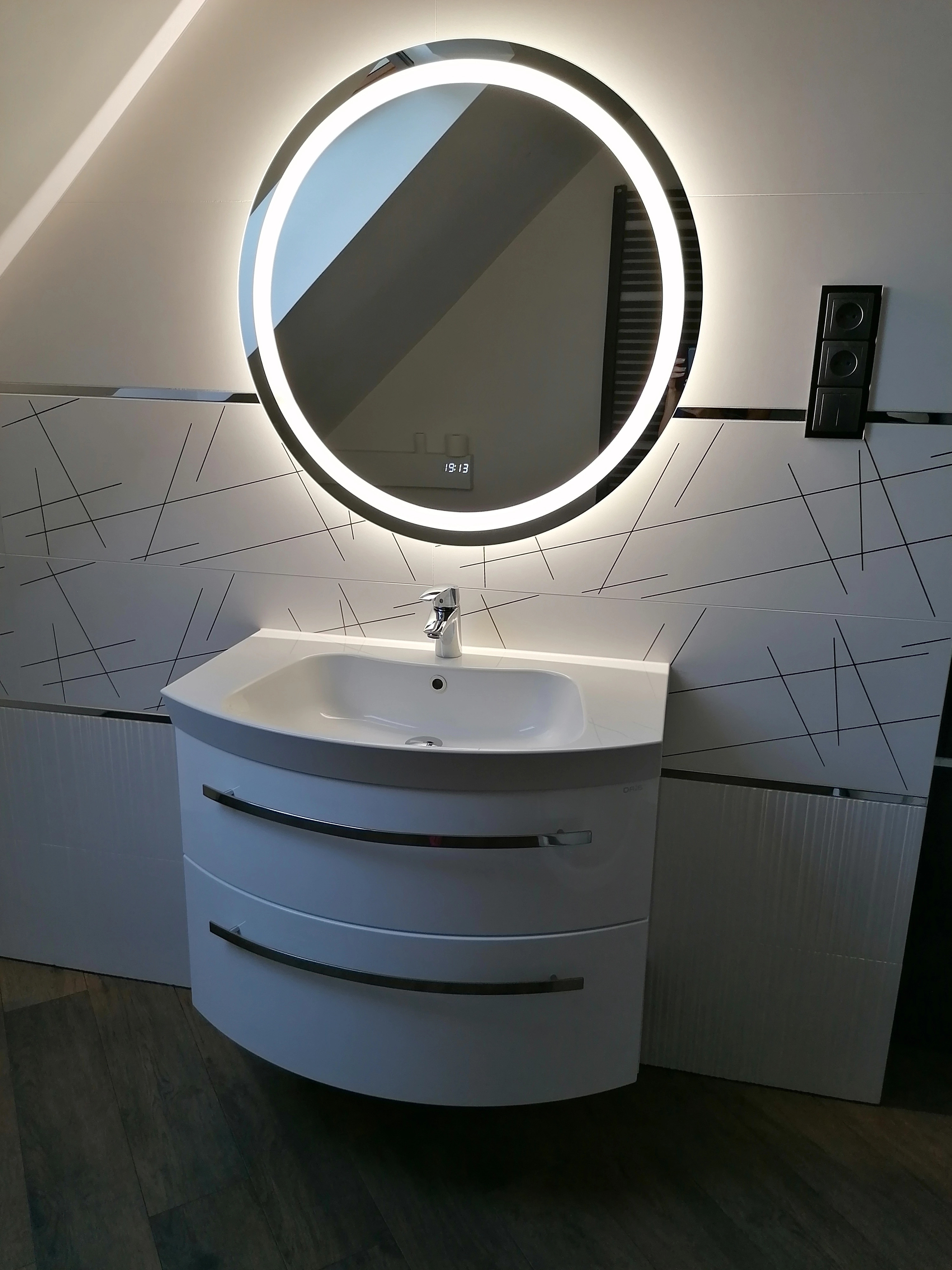 LONDON badspiegel mit LED BeleuchtungUhrSchalterSchminkspiegelHeiz 